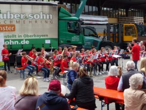 Read more about the article Mit der Stadtkapelle ins Land der Musik